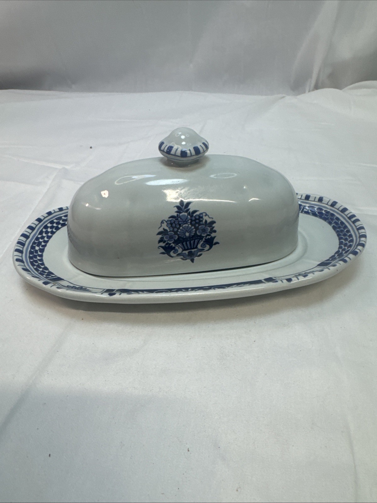 Metlox of Calif Poppy Trail Butter Dish White Blue Floral Design