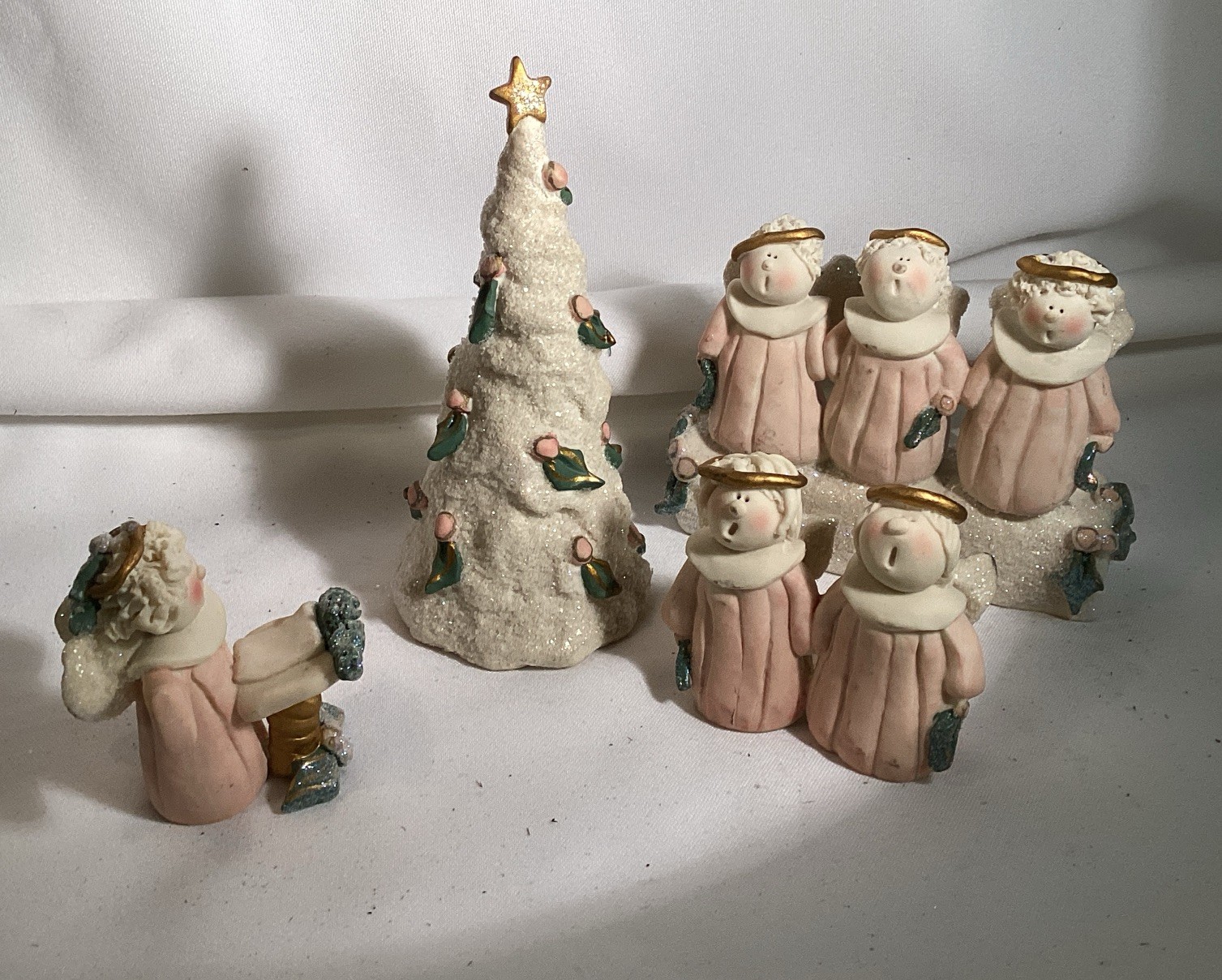 Sprinkles collection Angel choir Set of 4 ceramic glitter figures Christmas Sprinkles collection Angel choir Set of 4 ceramic glitter figures Christmas