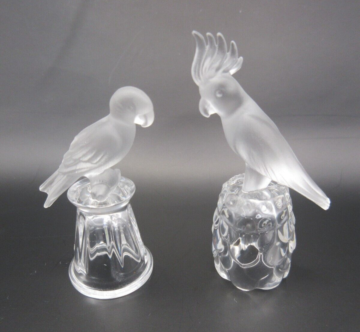 Lot of 2 SWAROVSKI Figurine Cockatoo on Thimble Base 012007 + Parrot 012005