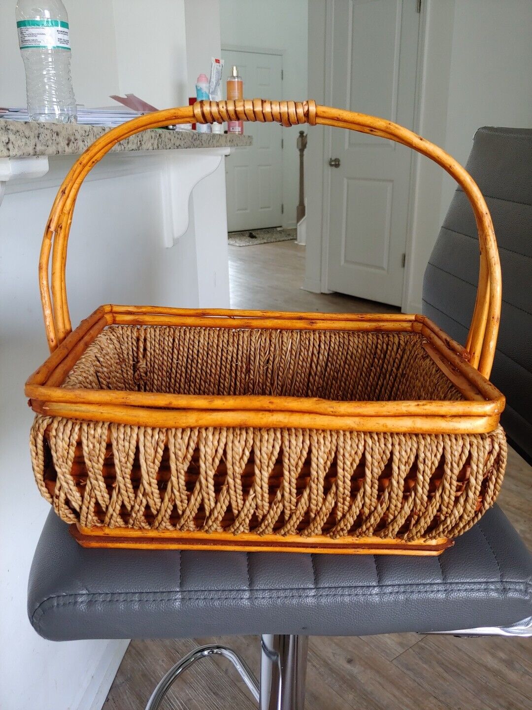 vintage hand woven basket Excellent Condition Two tone Color
