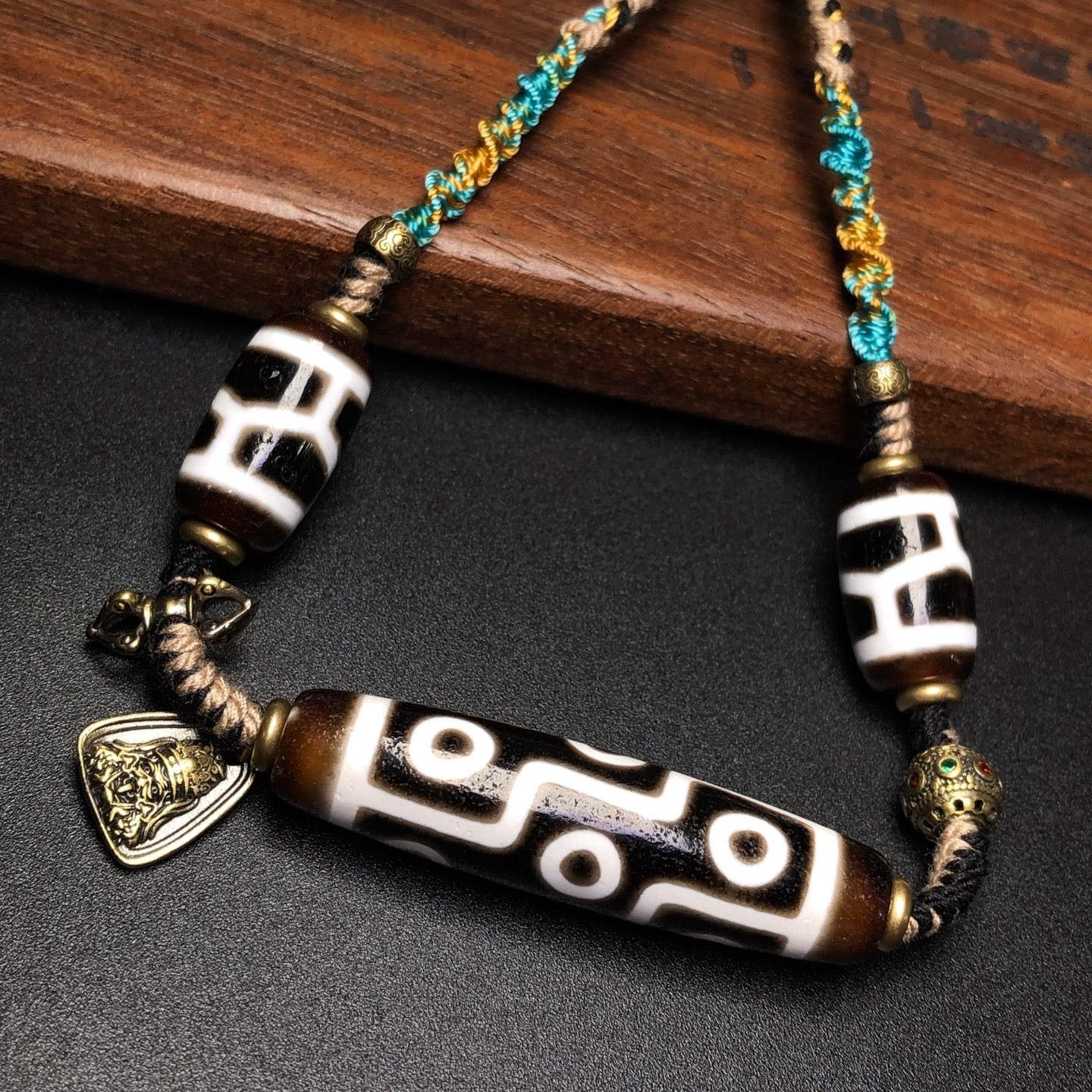 Rare Tibetan Buddhism Agate 9 Eyes Totem Dzi Bead Amulet Necklace Pendant Z3788