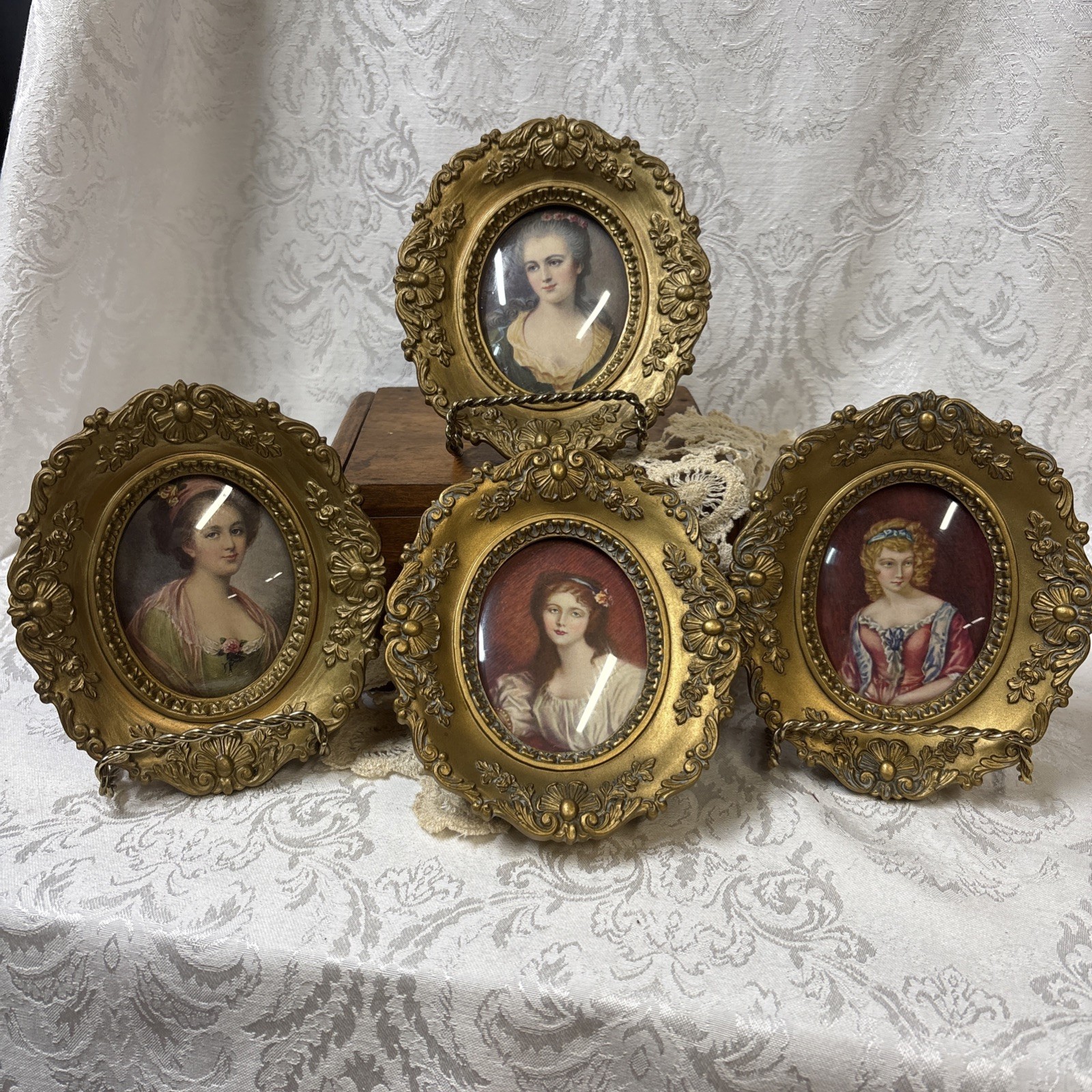 Vintage Cameo Creations set of 4 gold tone ornate oval frames 5 in bubble glass Vintage Cameo Creations set of 4 gold tone ornate oval frames 5 in bubble glass