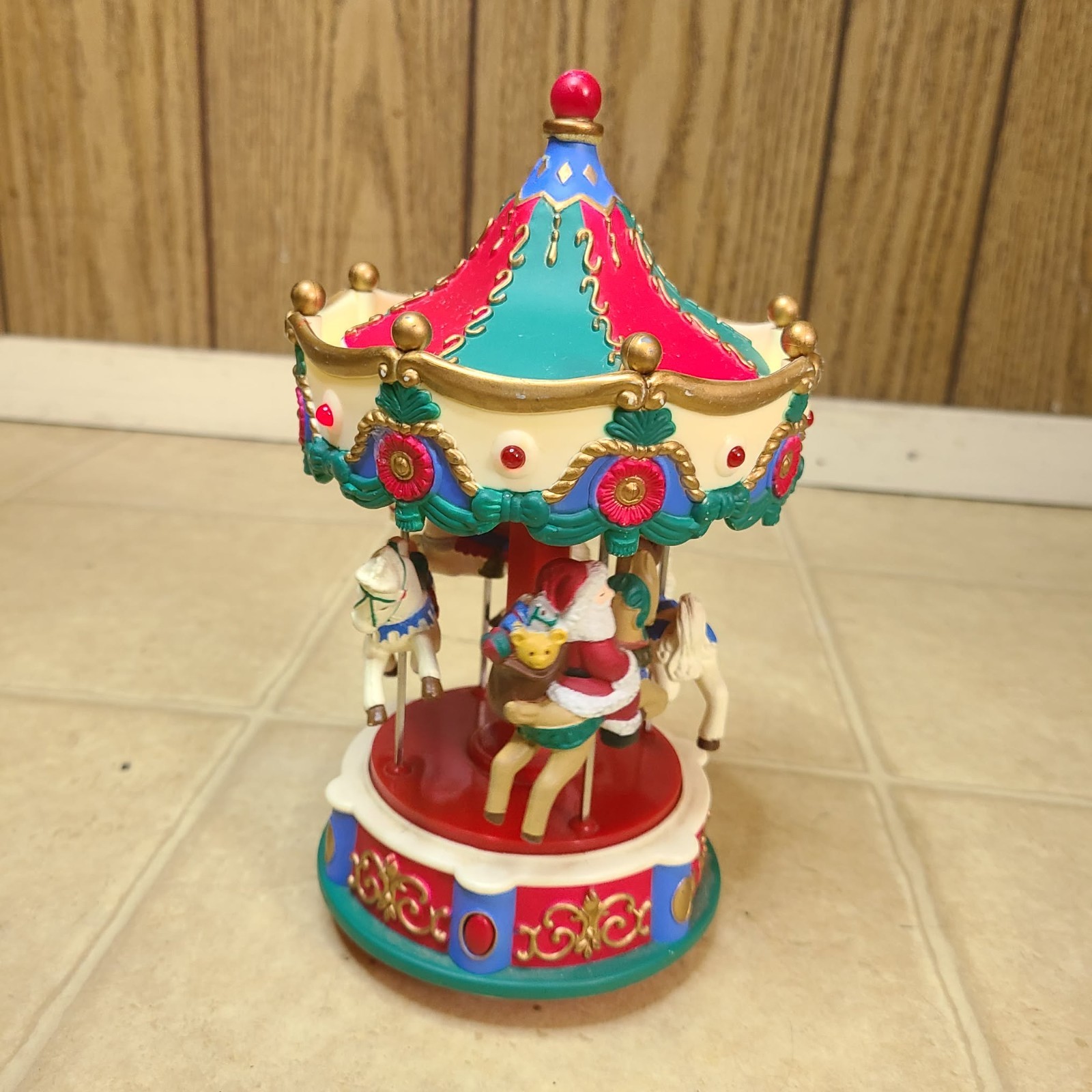 Vintage 1995 Avon Santa's Caroling Carousel -Revolves With Lights & Music WORKS