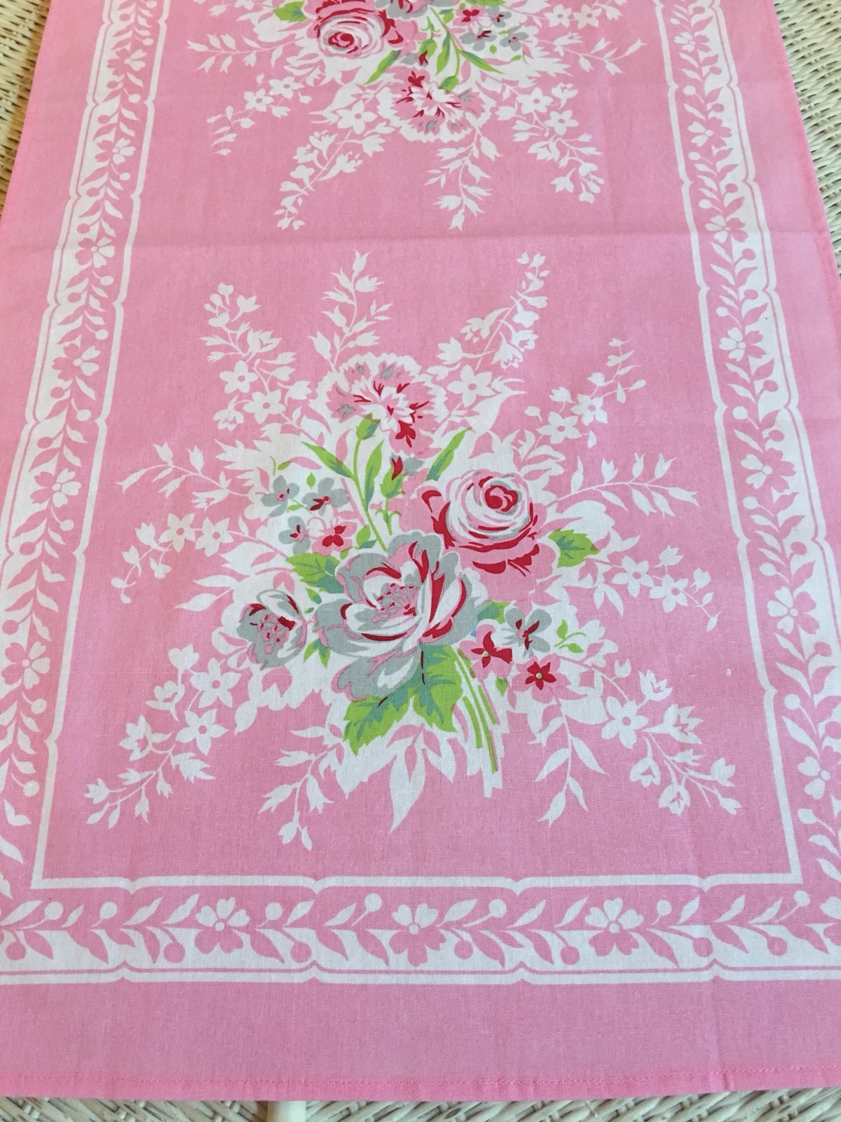 New LuRay Vintage Style Pretty Kitchen Tea Towel - Beautiful PINK Floral Print