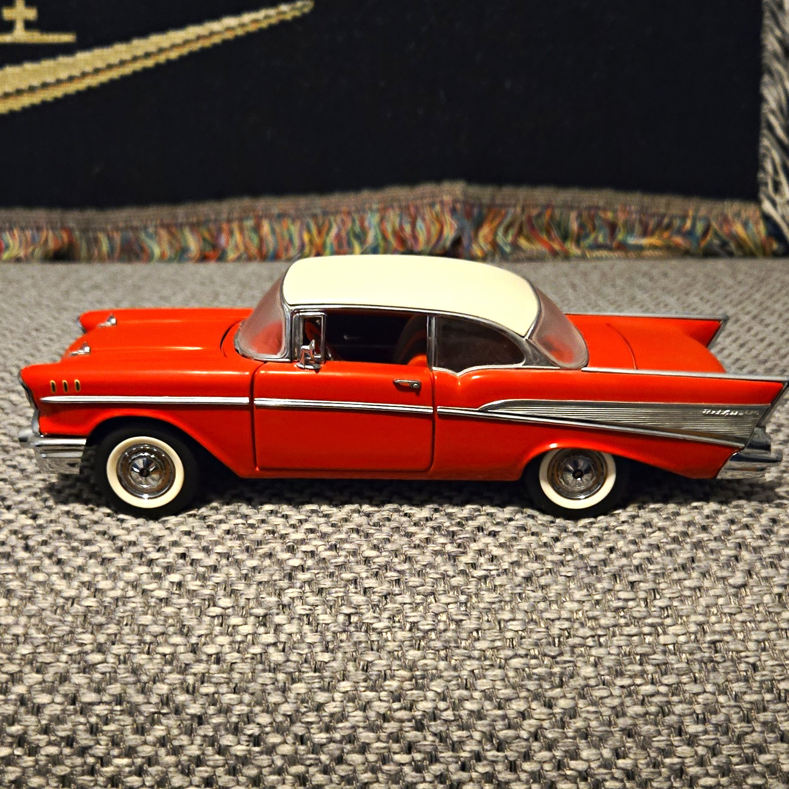 Franklin Mint Chevrolet 1957 Diecast Model Car Red w/ White Top.
