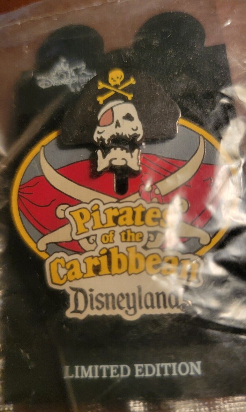 Disneyland Pirates of the Caribbean slider talking skull Disney PIN MOC LE