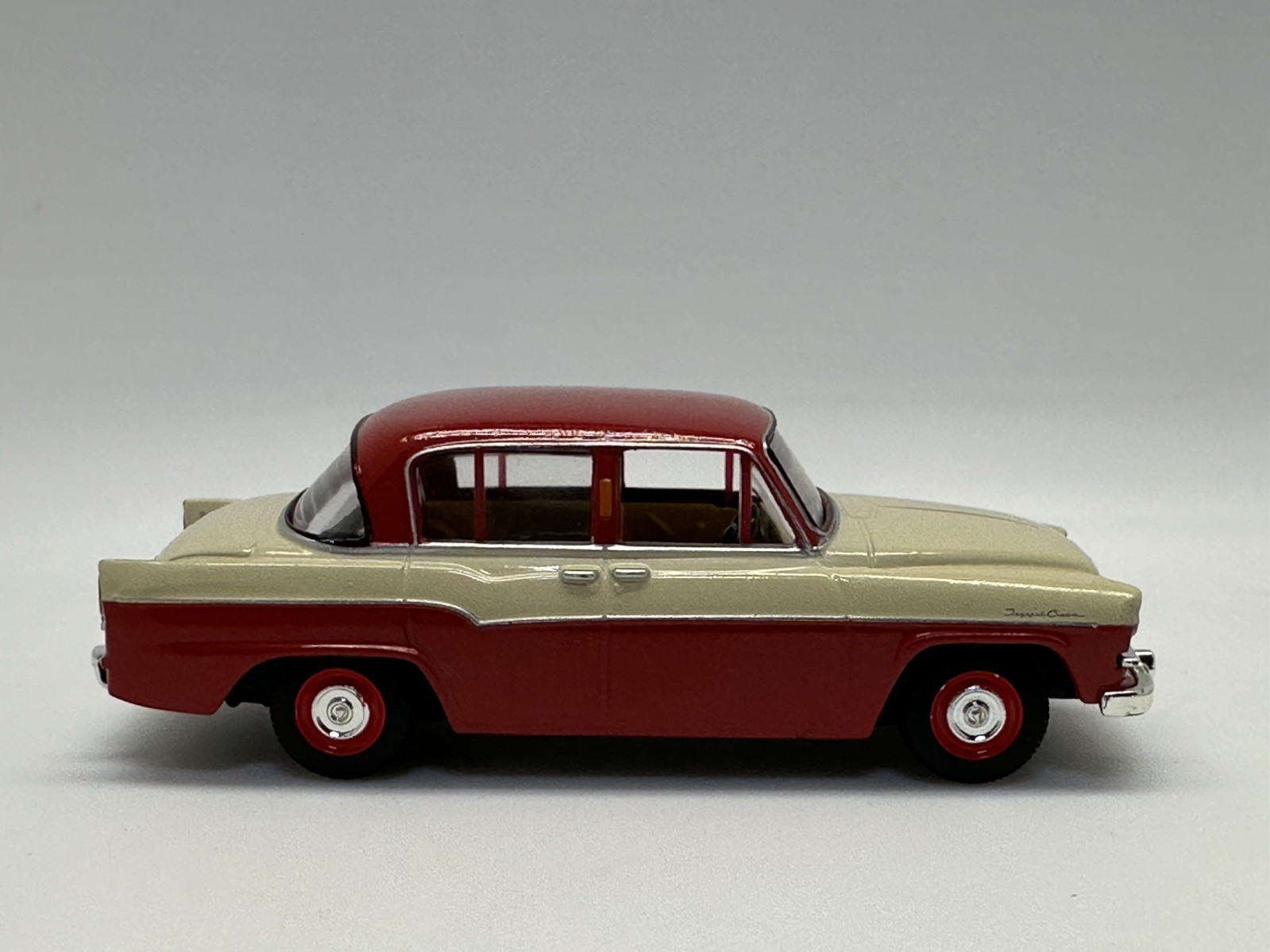 Tomytec Tomica Limited Vintage LV-24 Toyopet Crown 1/64 Loose Cream/Red