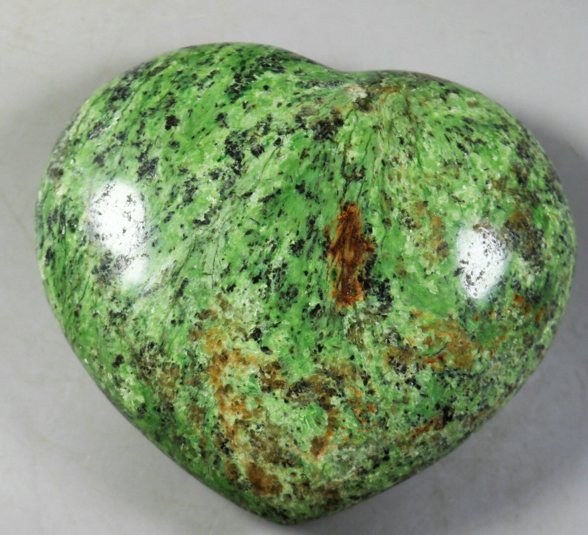 280g Amazing Unique Green Opal Pattern Crystal Reiki Heart Palm Stone Madagascar