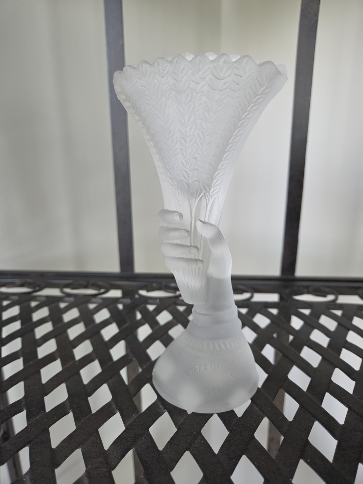 Gillinder & Sons 1876 Centennial Hand Bouquet Holder Frosted Glass Vase EAPG 7\