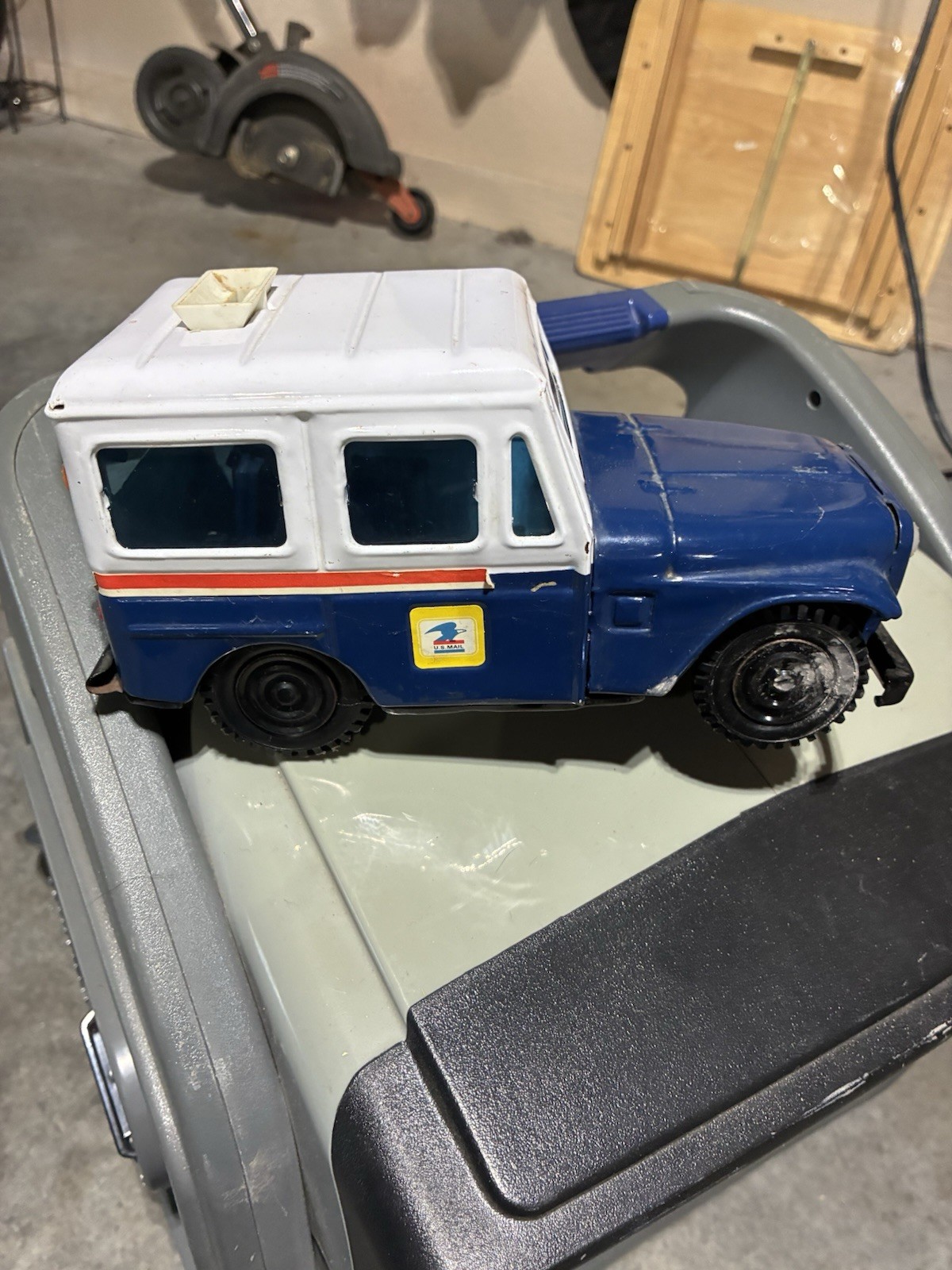 Vintage Western Stamping Korea USPS US Mail Tin Postal Jeep Bank  Read Descript
