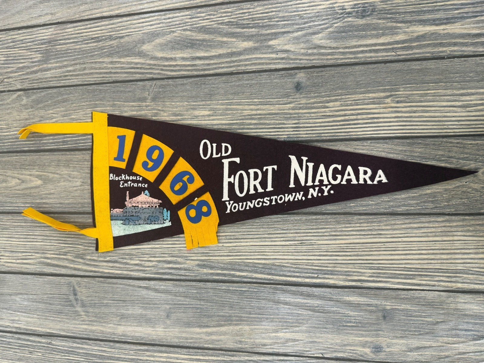 Vintage Old Fort Niagara 1968 Commemorative Pennant Youngstown NY Blockhouse