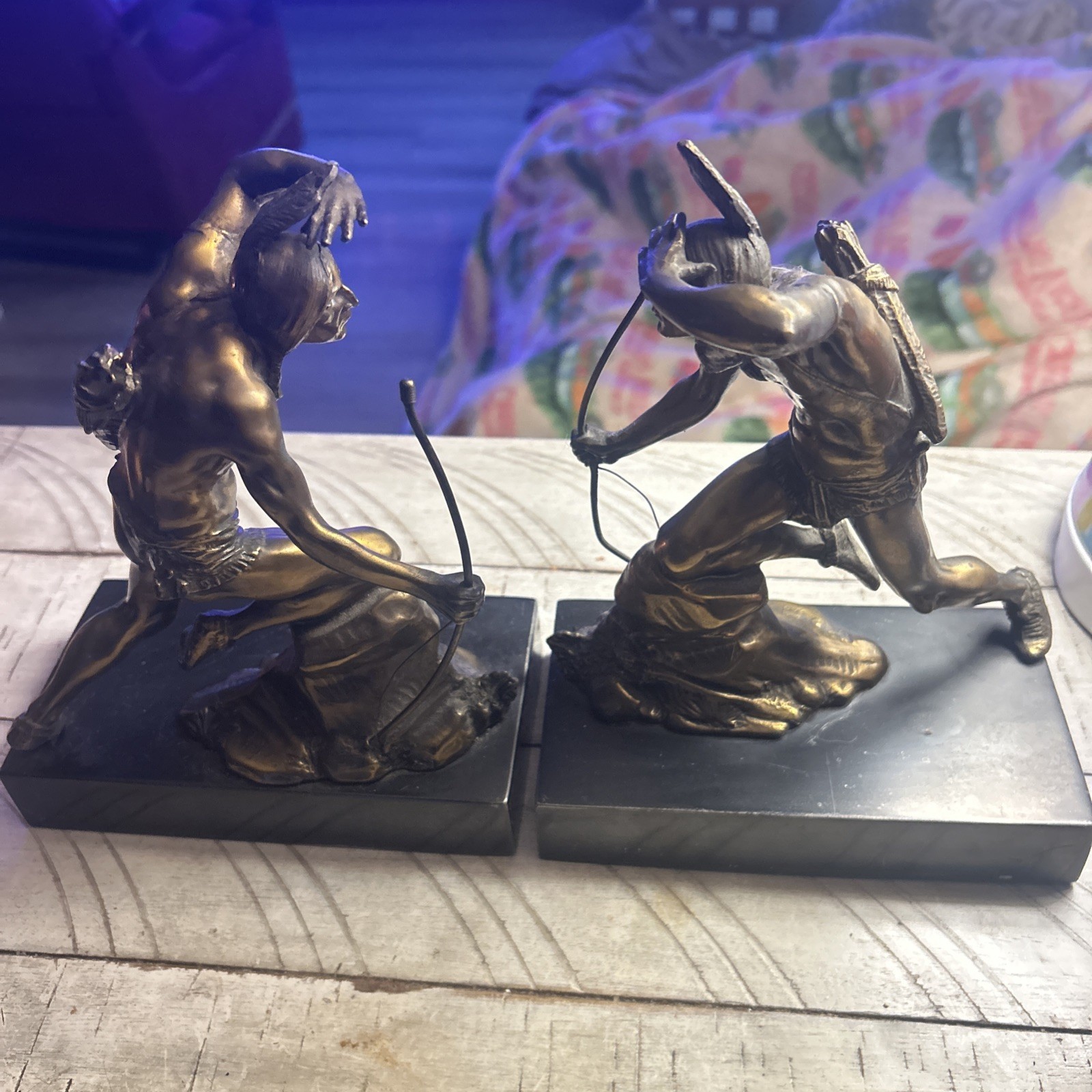 ANTIQUE W.B. WEIDLICH BROTHERS INDIAN BOW & ARROW BRONZE METAL BOOKENDS WB769
