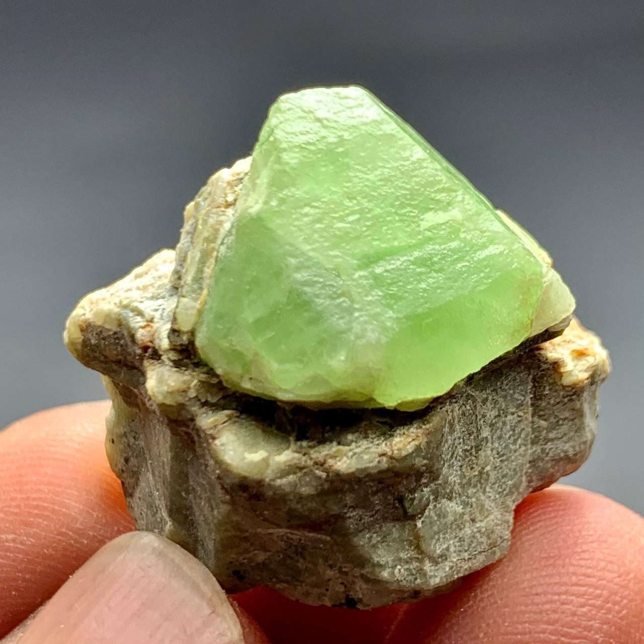 86 CT Terminated Natural Peridot Crystals  SpecimenFrom Pakistan