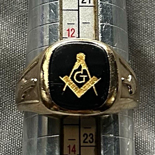 10K Gold Vintage Masonic Ring Black Onyx Inlay. Family Estate.  Size 13. 9.3g