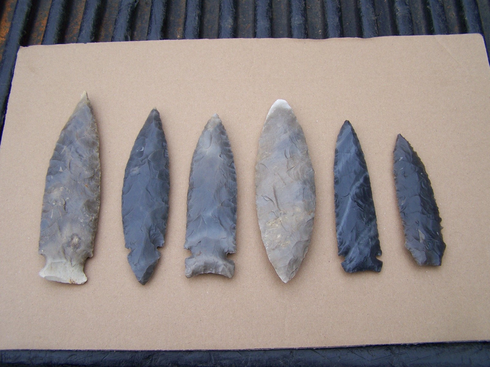 Here is a group of 6 reproduction arrowheads (Read listing) Here is a group of 6 reproduction arrowheads (Read listing)