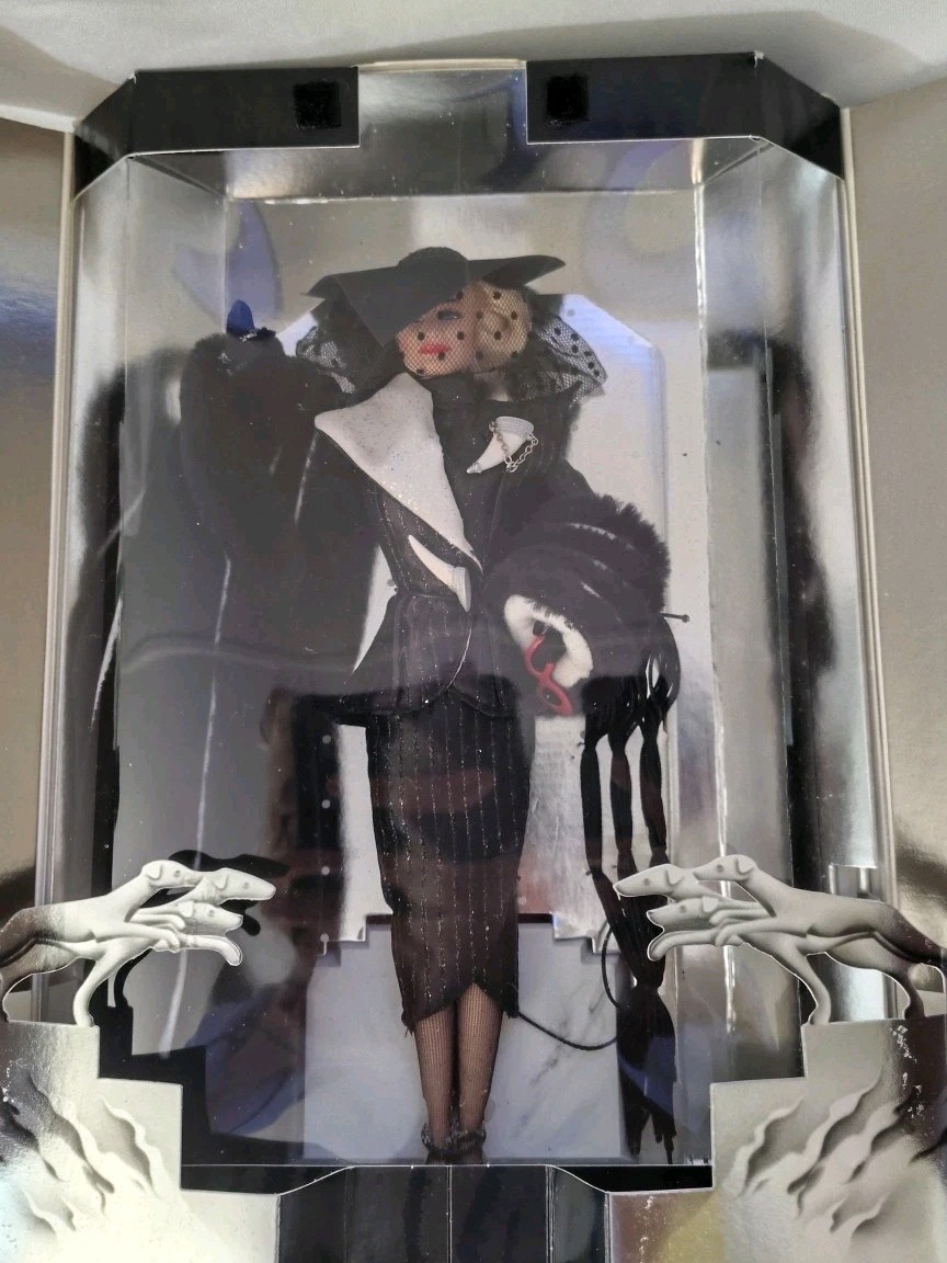 Disney Great Villians Collection Cruella De Vil Power Pinstripes Doll 16295 NEW