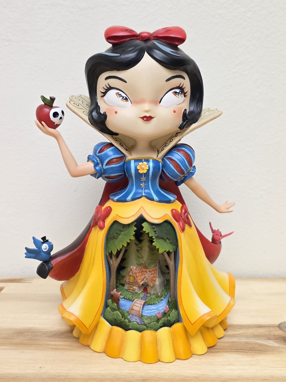Disney World of Miss Mindy Enesco Light Up Figurine Princess Snow White Diorama Disney World of Miss Mindy Enesco Light Up Figurine Princess Snow White Diorama