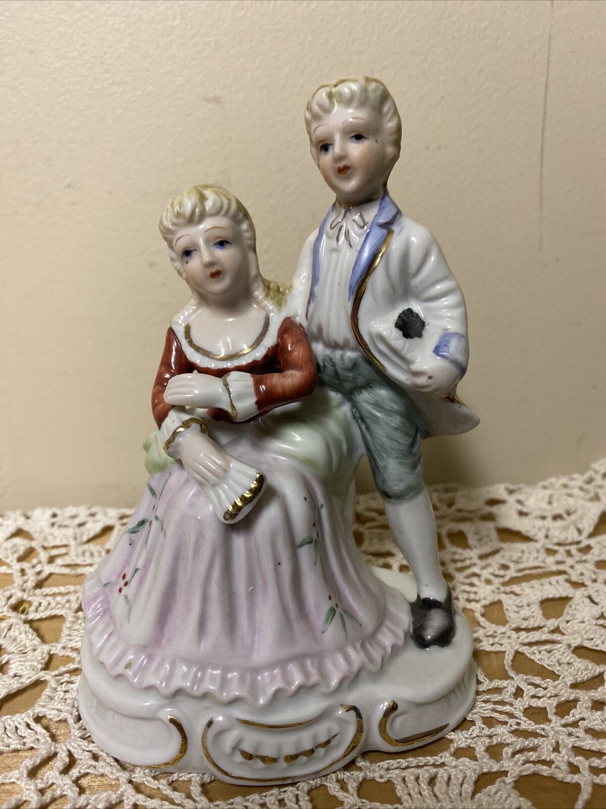 Vintage Porcelain Figurine Colonial Couple 6x4”