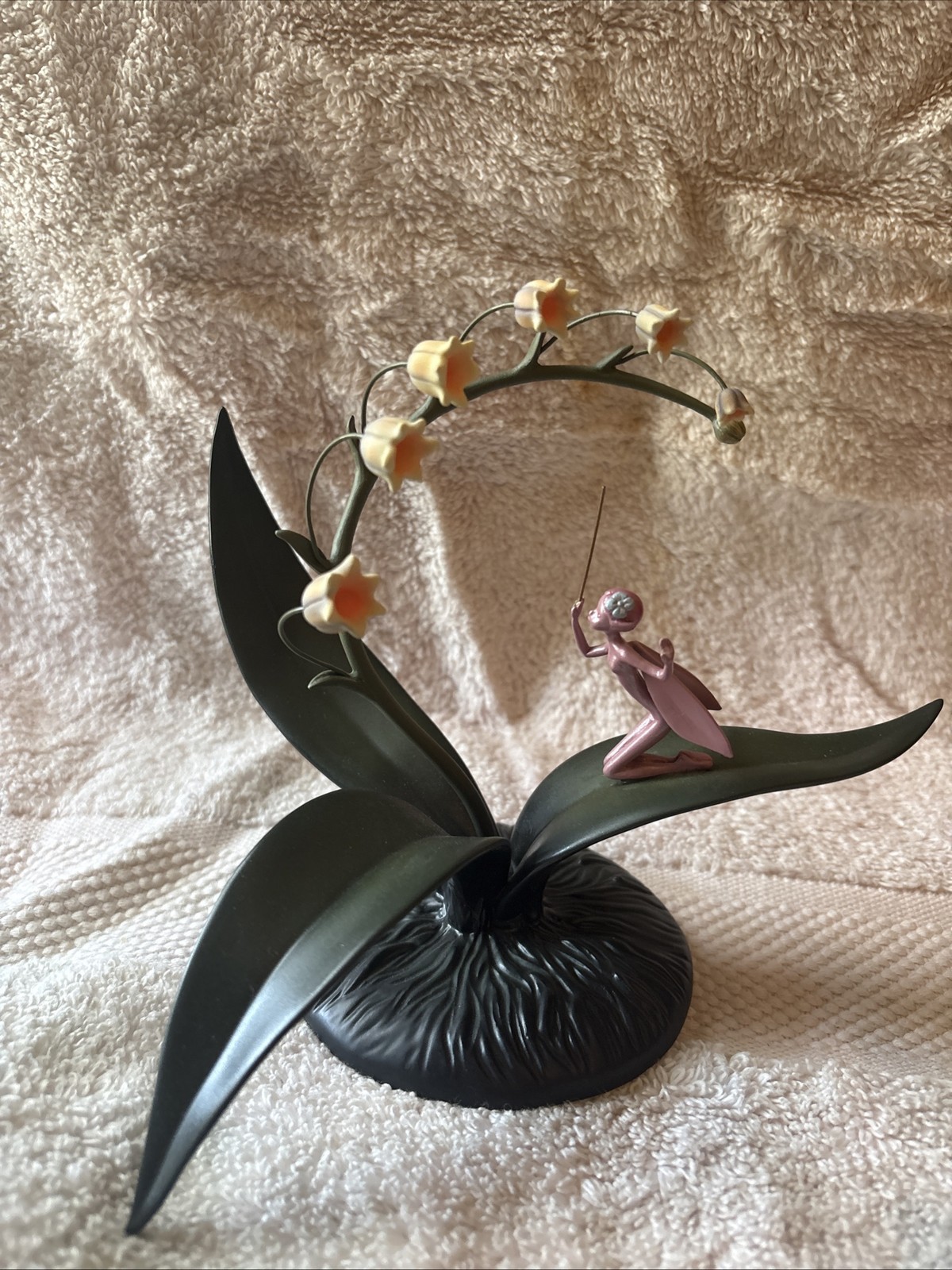 Wdcc Fantasia The Gentle Glow Of A Luminous Lily 64/500
