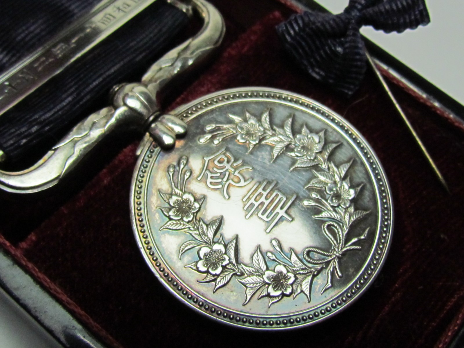 JAPANESE MEDAL OF HONOR Badge Army Navy 60's post ww2 Vintage JAPAN 1966 SILVER