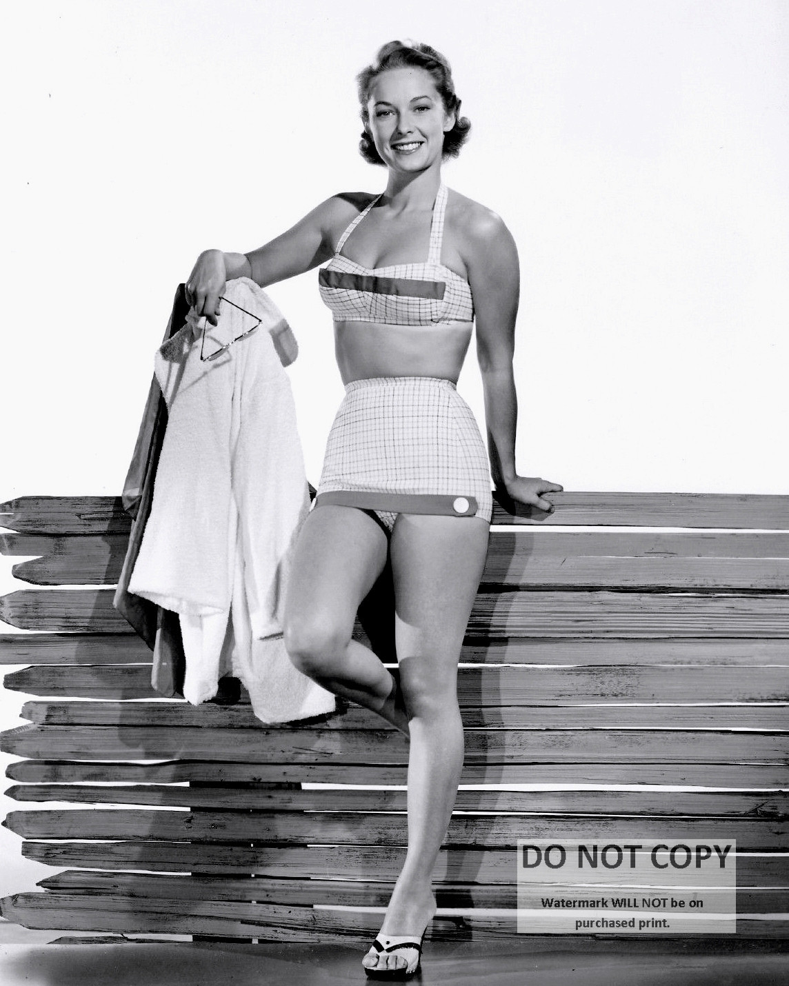 ACTRESS VERA MILES PIN UP - 8X10 PUBLICITY PHOTO (FB-117)