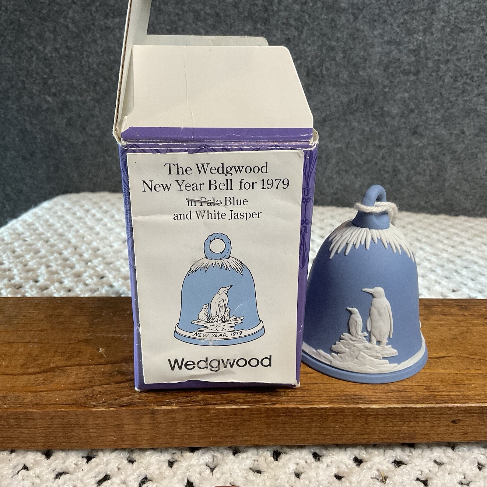 Wedgwood White on Blue Jasperware 1979 \ Wedgwood White on Blue Jasperware 1979 \