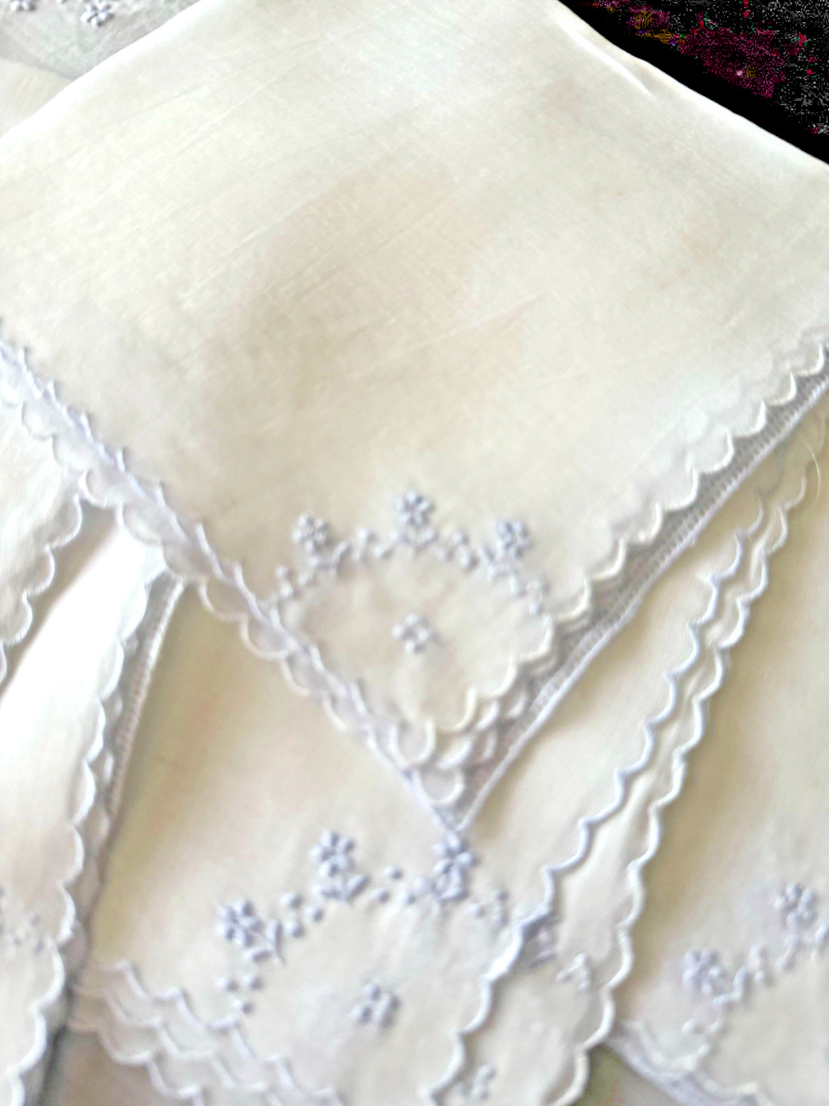 Dainty VTG Handmade Madeira Emb Fine Linen Tea Napkins 4 @ 10\