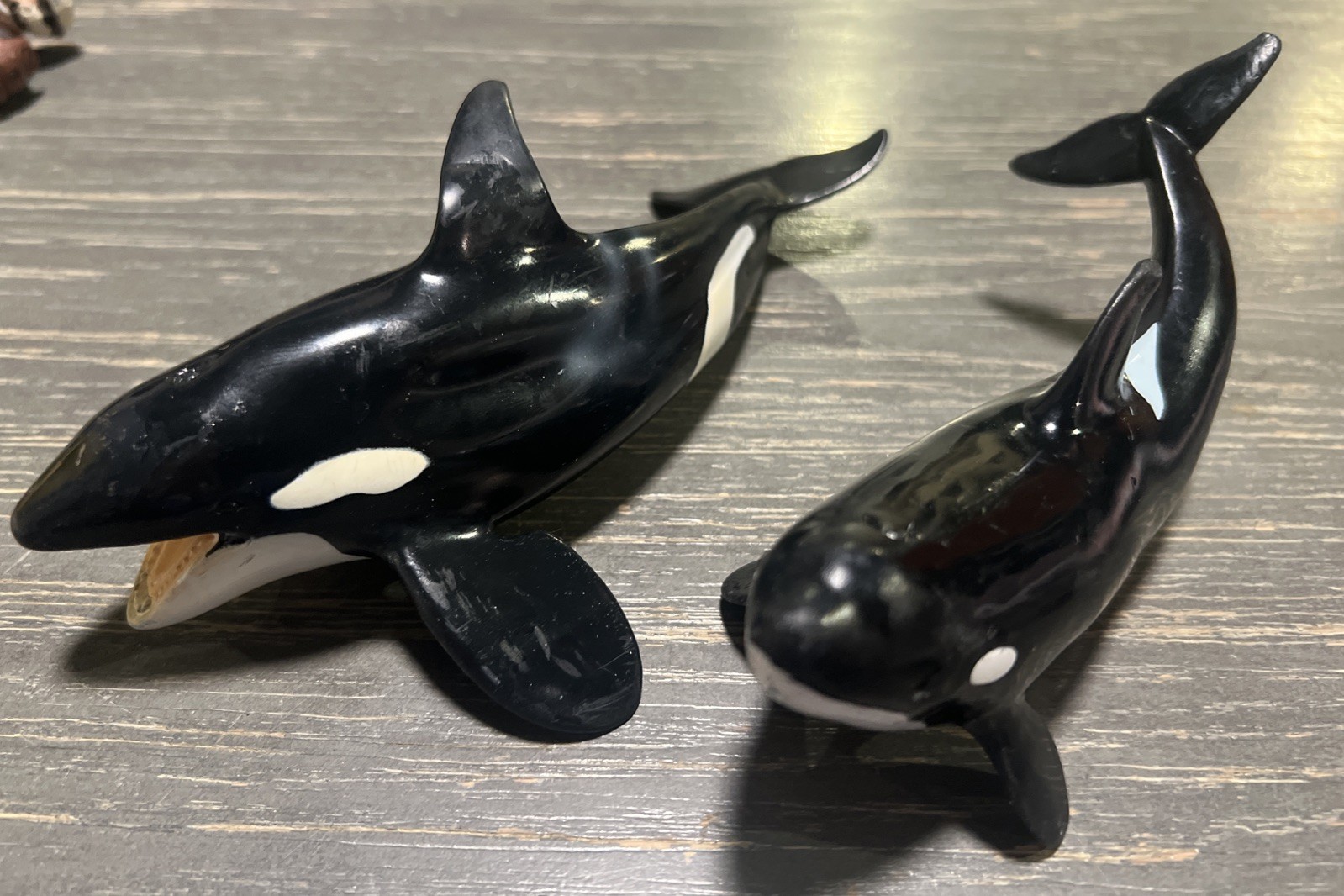 Lot Of 2 Schleich Killer Whale Figurine & Sea World Orca Toy Collectible Vintage Lot Of 2 Schleich Killer Whale Figurine & Sea World Orca Toy Collectible Vintage