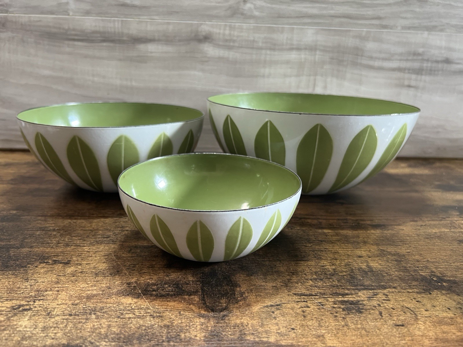 Cathrineholm Norway Lotus Enamel Nesting Bowls Set 3 Green White 9.5 8 5.5