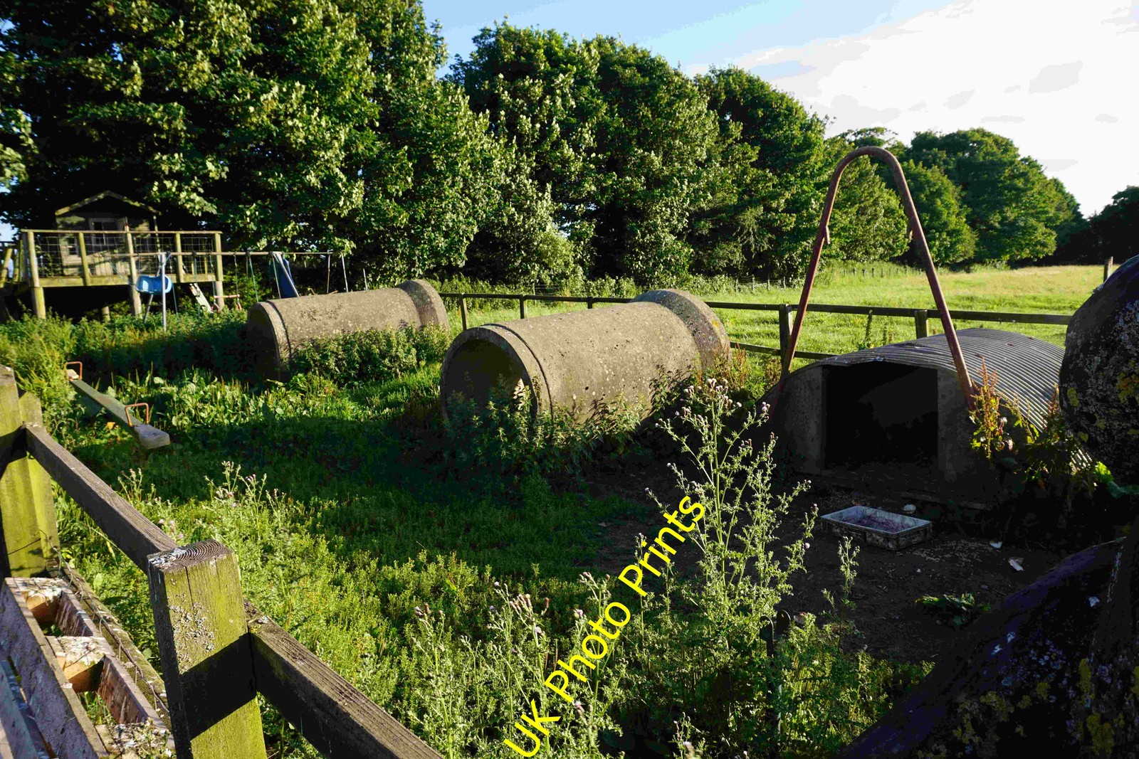 Photo A2 Pig houses at Folly Farm Pennsylvania\\/ST7473 The pigs are insi c2016 Photo A2 Pig houses at Folly Farm Pennsylvania\\/ST7473 The pigs are insi c2016