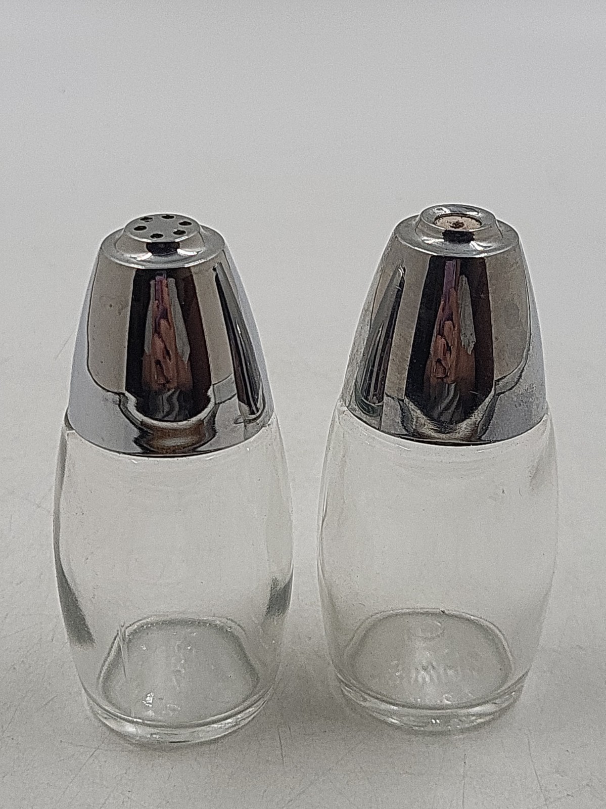 Vtg Retro Cafe Style Gemco Salt and Pepper Shaker  Set Clear Glass Metallic Tops