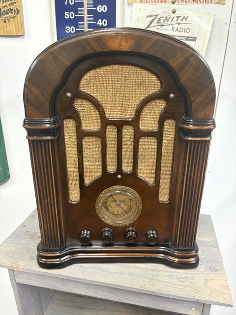 Atwater Kent 206 Tombstone Radio