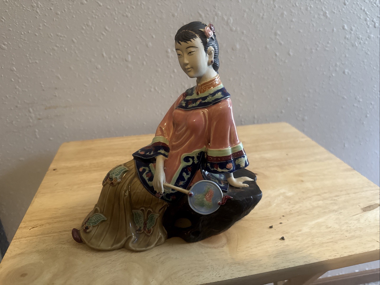 Vintage Shiwan Wucai Porcelain Reclining Lady Figurine - Chinese Beauty with Fan Vintage Shiwan Wucai Porcelain Reclining Lady Figurine - Chinese Beauty with Fan