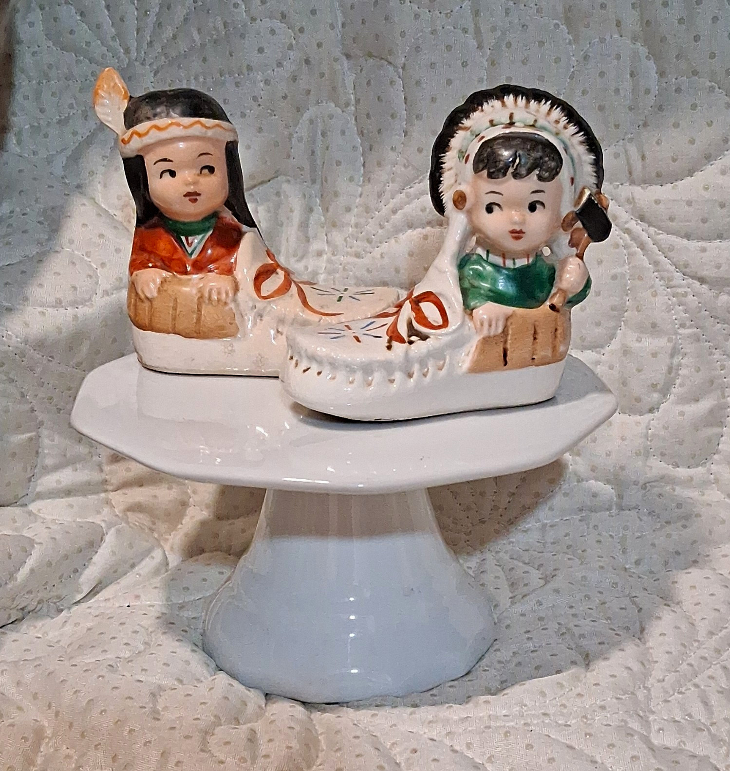 Vintage Japan Ceramic Salt & Pepper Shakers Set, 2pc Vintage Japan Ceramic Salt & Pepper Shakers Set, 2pc