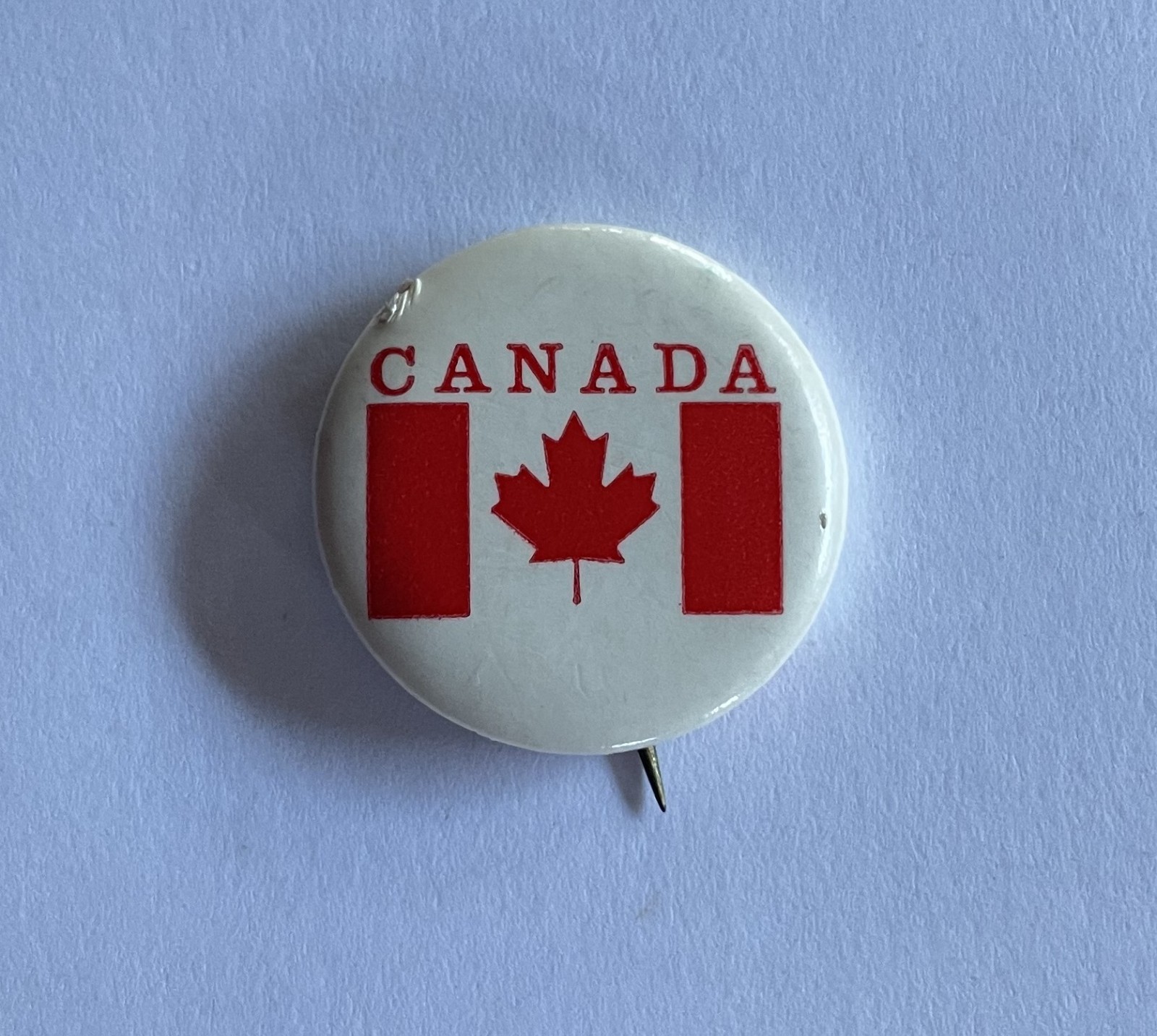 CANADA FLAG PINBACK BUTTON Red Maple Leaf VINTAGE Retro Souvenir Tourism Badge