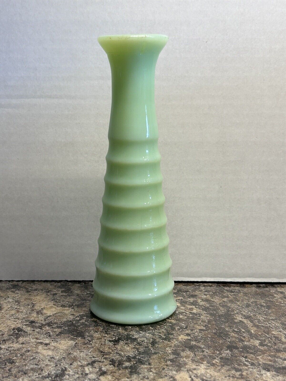 Vintage UV Green Milk Glass Art Deco Bud Vase Jadeite Ribbed 6 1/4” READ
