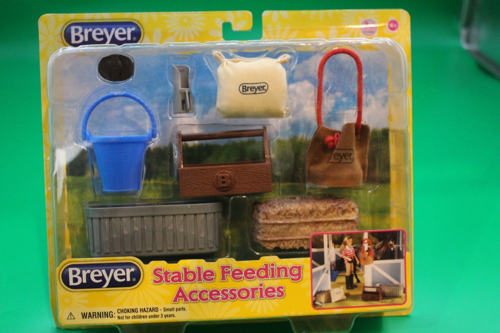 BREYER STABLE FEEDING ACCESSORIES CLASSIC SCALE FEED BUCKET HAY PROPS