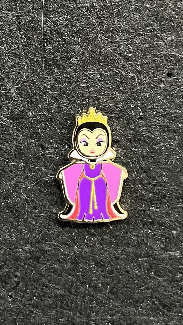 PALM Disney Villains Dolls Micro Mystery Collectible Pin - Evil Queen PALM Disney Villains Dolls Micro Mystery Collectible Pin - Evil Queen