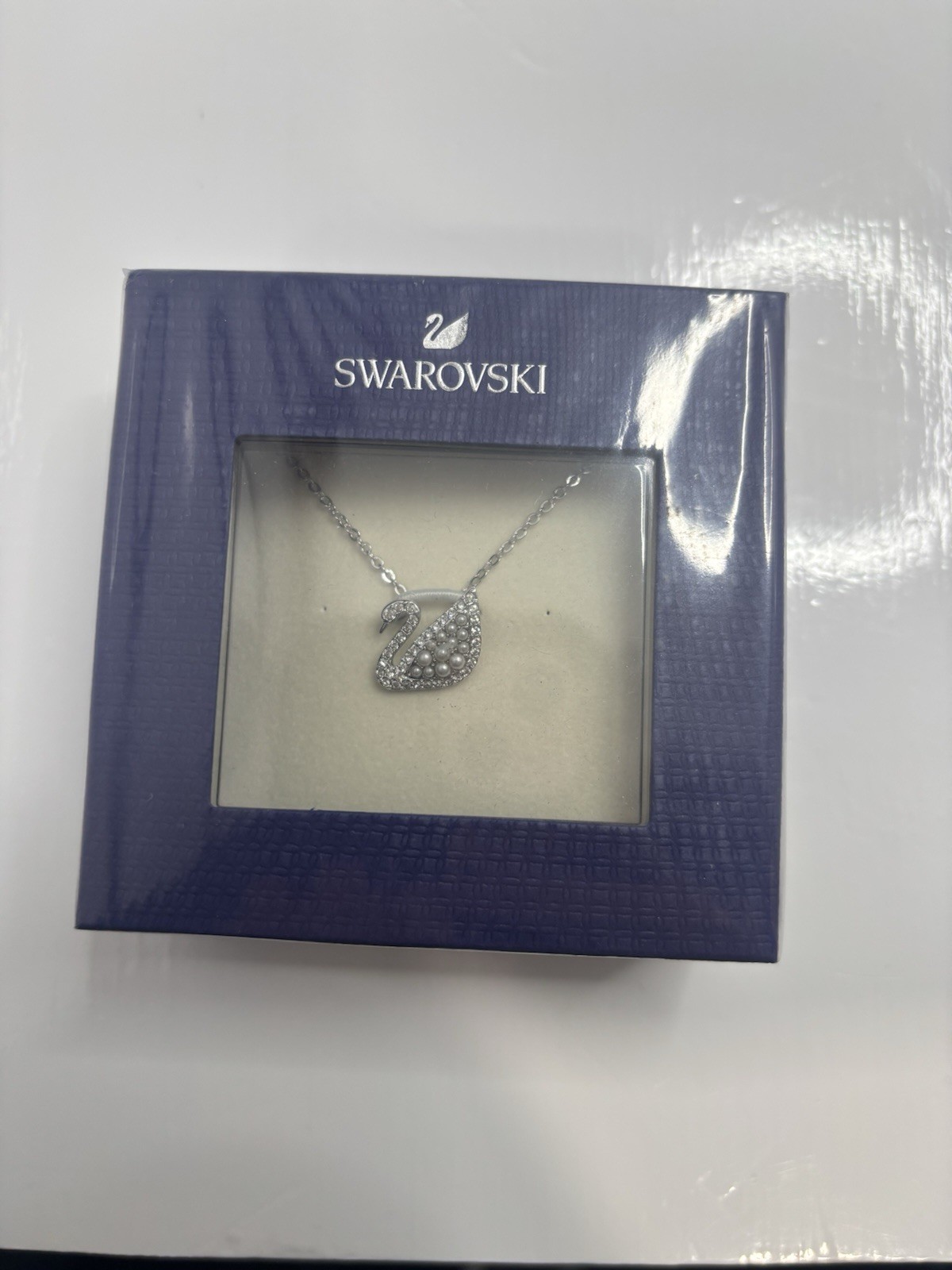 Swarovski ICONIC SWAN Pendant Necklace White, Rhodium Plated 5481472 New