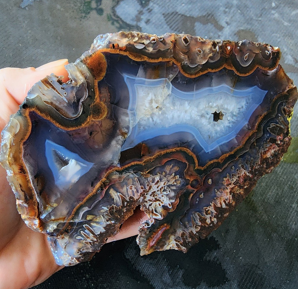 2.9 lbs (1.3 kg) Large Agate Specimen, Fortification Agate, Ribbon Agate, Agate