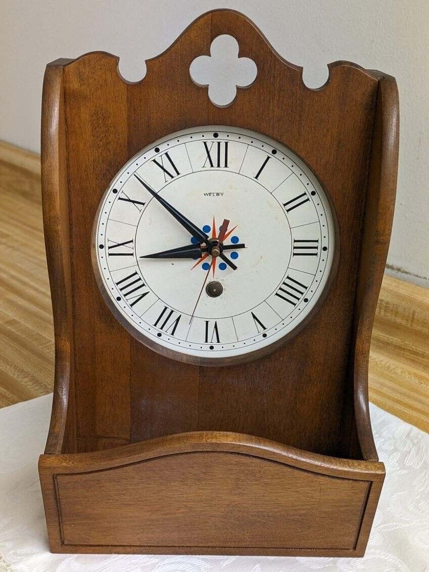 Vtg. Welby maple wood wall clock. Battery operated/planter.