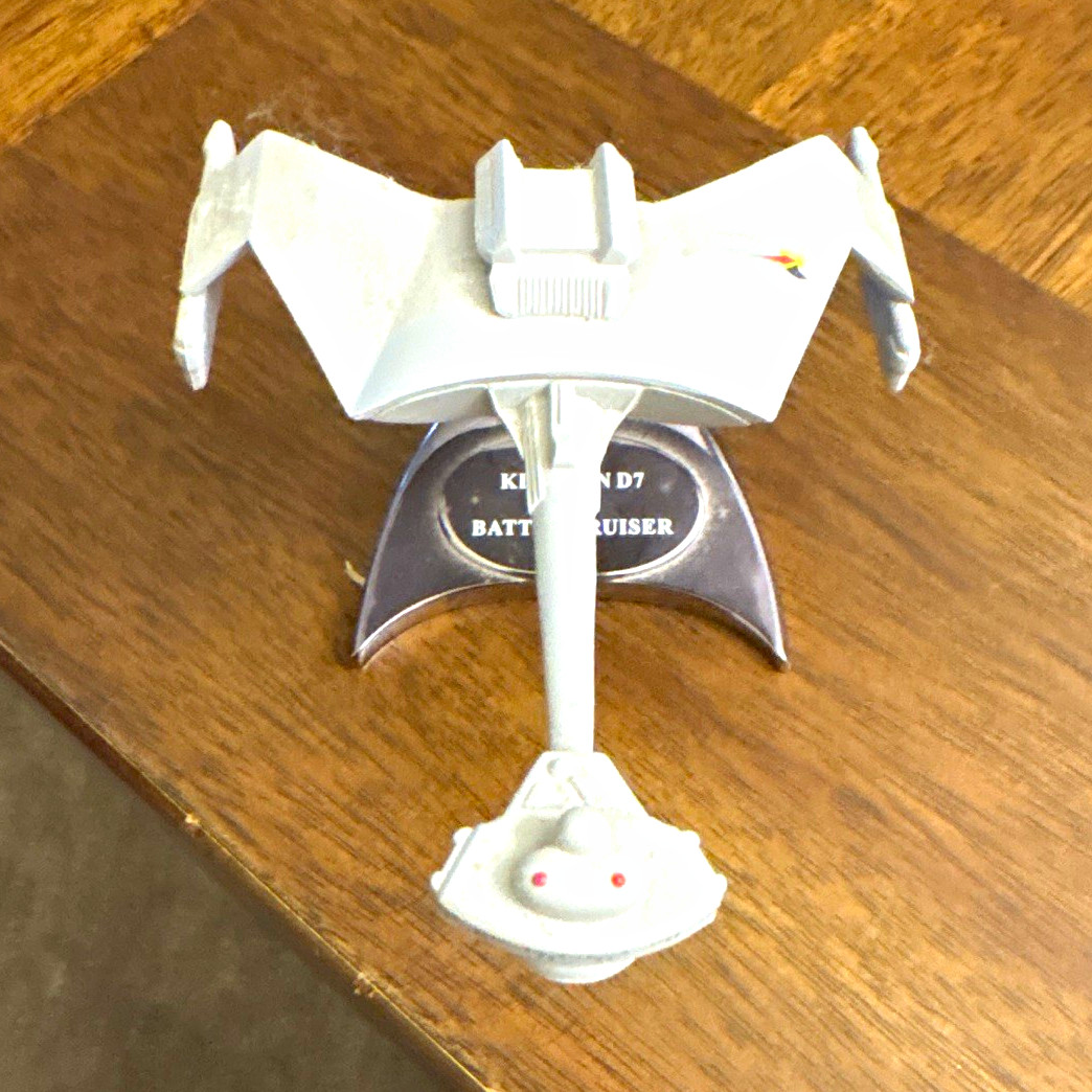 Johnny Lightning Star Trek Klingon D7 Battle Cruiser Space Ship Replica w/ Stand