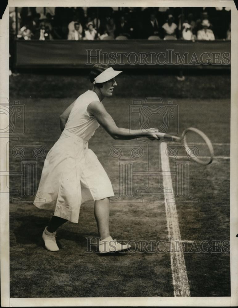 1931 Press Photo Phyllis Mudford in tennis action on the courts - net22522