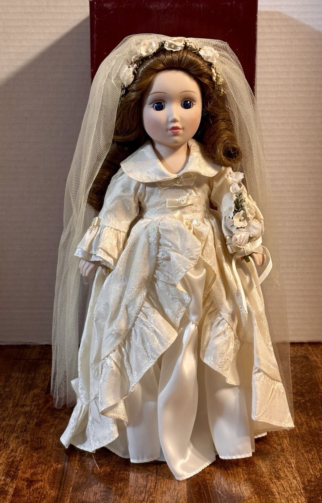 Vtg. Danbury Mint “Brides Of America” The Colonial Era Bride Doll \ Vtg. Danbury Mint “Brides Of America” The Colonial Era Bride Doll \