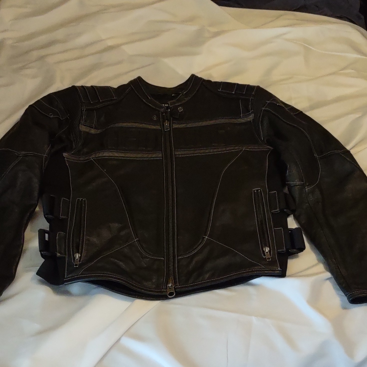 Harley Davidson Mens’s SWAT Leather Motorcycle Jacket 97107-12VM/Size Large Harley Davidson Mens’s SWAT Leather Motorcycle Jacket 97107-12VM/Size Large