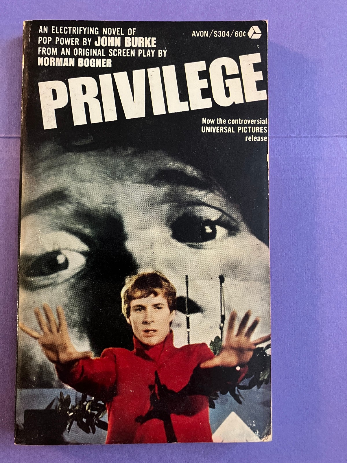 Privilege 1967 British movie musical sci-fi paperback Photo cover Jean Shrimpton Privilege 1967 British movie musical sci-fi paperback Photo cover Jean Shrimpton
