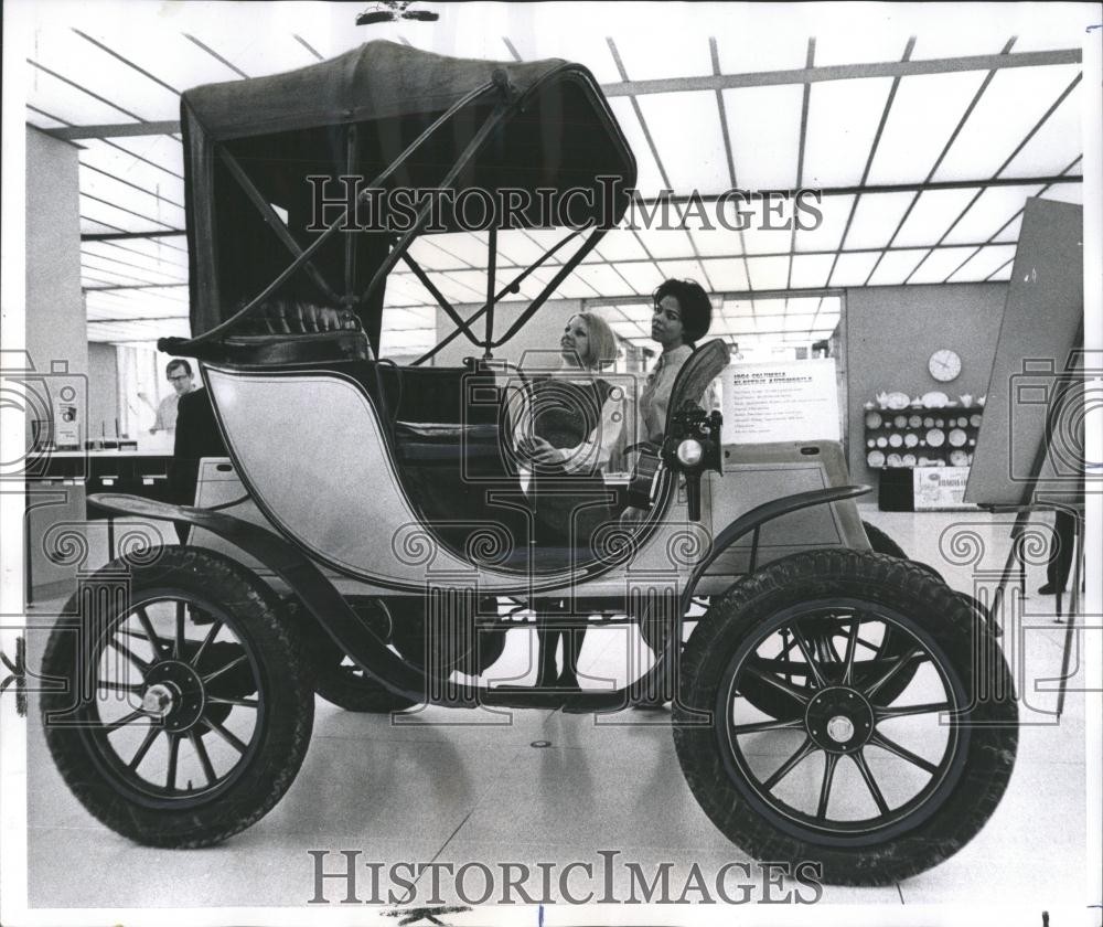 LARGE 1969 Press Photo Electric car from 1904 - SSA29951