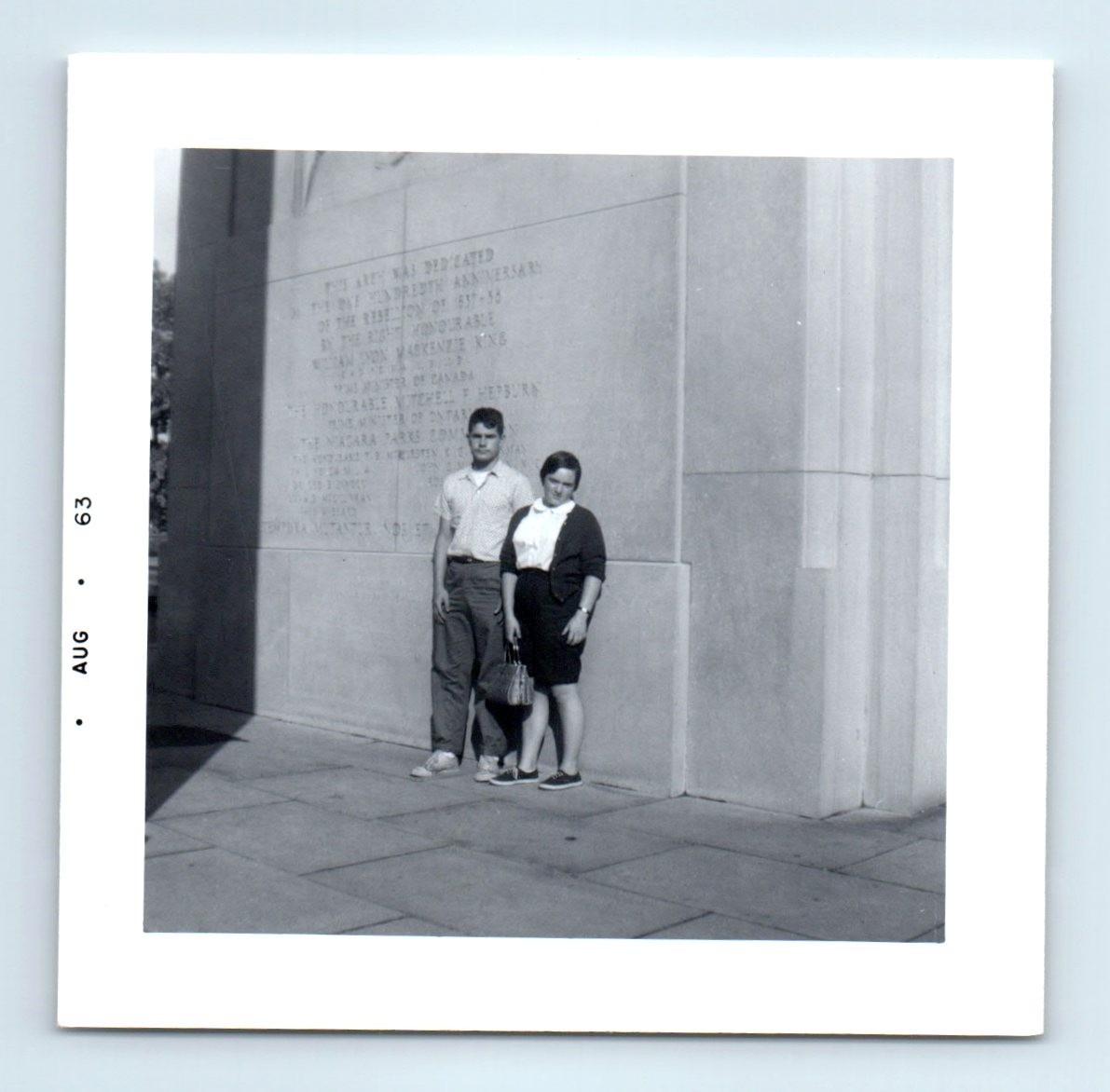 Old Vintage Square Photo 1963 MAN WOMAN VALLEY FORGE NATIONAL MEMORIAL ARCH