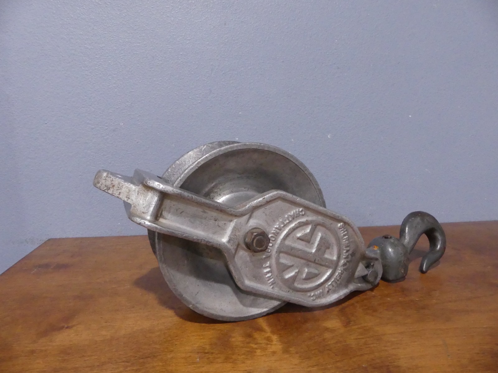 Sherman & Reilly XS-100 Vintage Aluminum Stringing Block Pulley w/ Hook