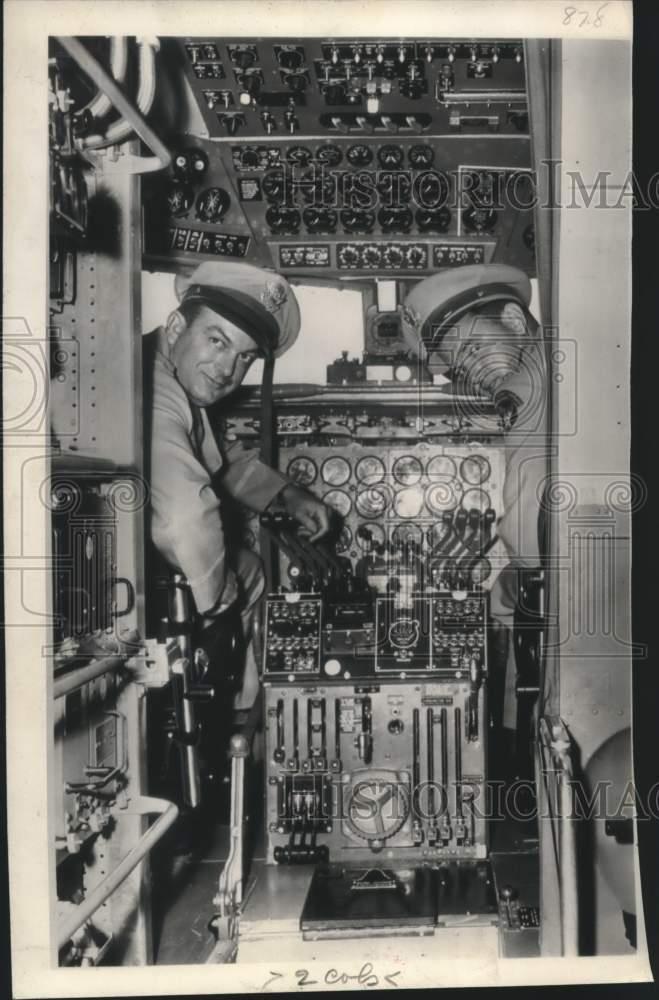 1947 Press Photo Lieutenant Colonel Henry Meyer, Major R.F. Smith in cockpit